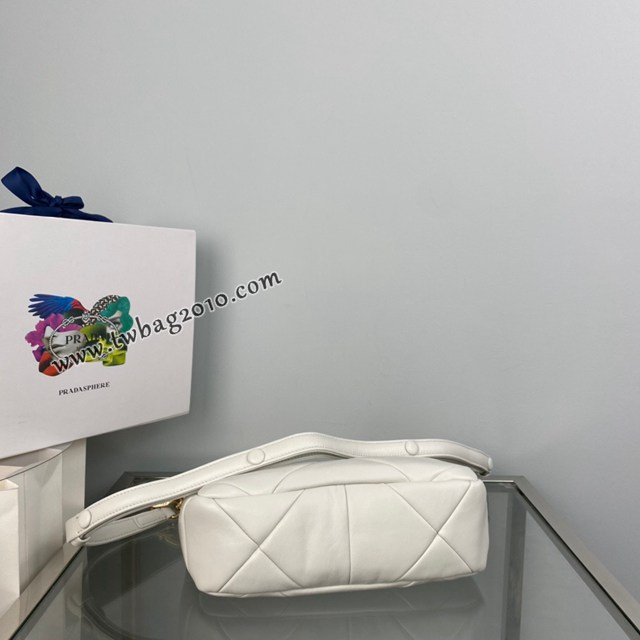 Prada專櫃新款System軟羊革單肩包 1BC157 普拉達三角形圖案鏈條肩背女包 csp1384